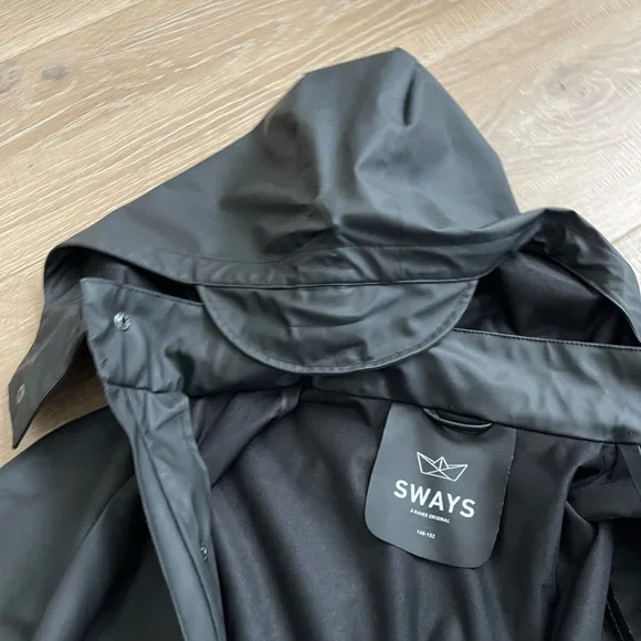 Waterproof rain jacket - Picture 3 of 6